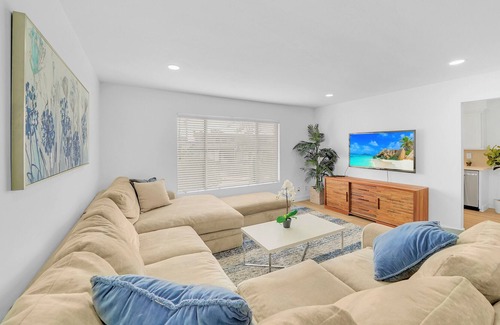 San Clemente Condo | Newly Remodeled Condo - Walk to Beach, Pier, Shopping & Restaurants