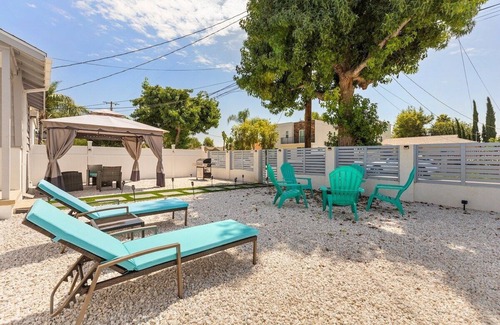 Valley Glen House | Newly Renovated 3Bd/2Ba SF Valley Area Escape!