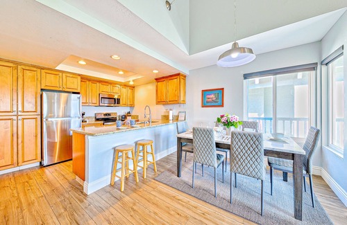 Balboa Peninsula Condo | Newport Beach combo property with oceanfront balconies in ideal location