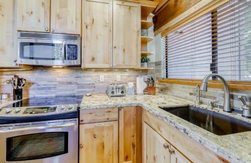 Truckee Apartment | Northstar Condo with Forested Views