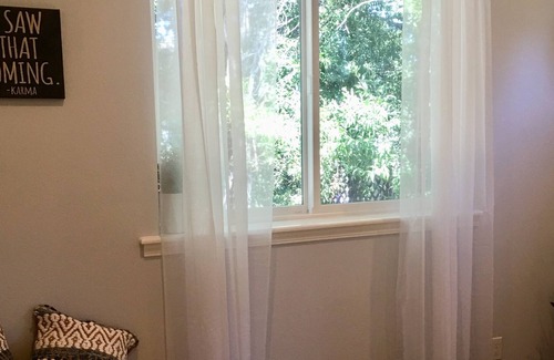 Oakland House | Oakland Garden Bay Hills Home w/ Bottle of Wine and Goodies