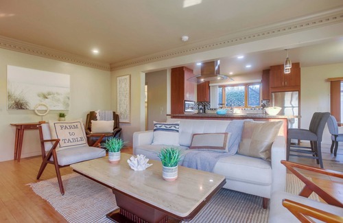 Beach Barber Tract House | Ocean 3 Blocks * Prof Design * AC * 2 Levels