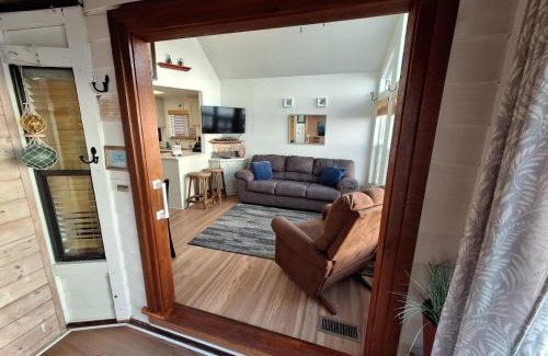 Smith River House | Ocean Front Cabin 11 W Jacuzzi & Superb Views