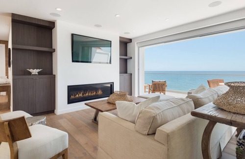 Eastern Malibu House | Oceanfront Beach House the Heart of Malibu!
