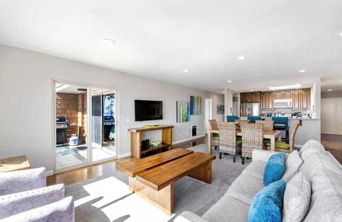 Balboa Peninsula Condo | Oceanfront condo with panoramic ocean views