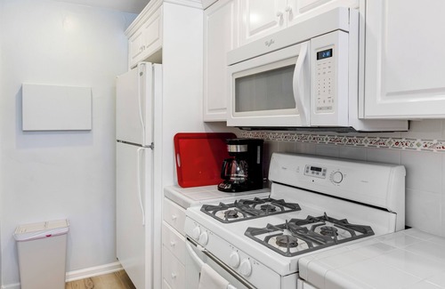 Eastern Malibu Condo | Oceanfront Gem w/Balcony, Pool, Hot Tub & Carbon Beach Access | Bluewater Haven