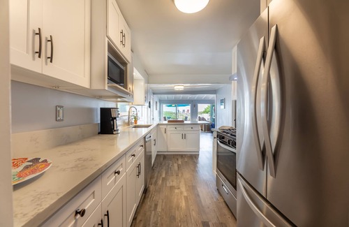 Sunset Beach House | October 10% Off - Beachfront House - New Remodel - Views, Spa + Deck