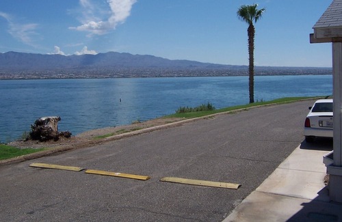 Havasu Lake House | ON The WATER!! At Lake Havasu Resort California - for: Boating, Skiing, Jettin