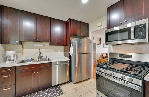 Pacific Beach Apartment | Pacific Beach Apartment: Walk to Beach & Pier!