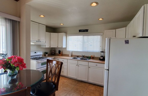 North Pacific Beach Condo | Pacific Beach Beautiful Renovated Condo! With Great View!