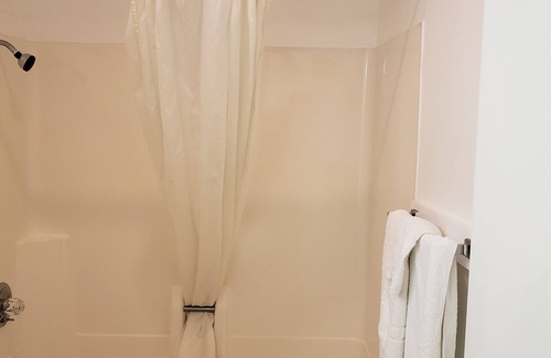 Crescent City Hotel | Pacific Inn