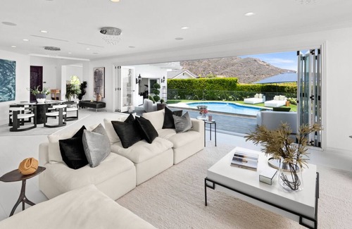 Pacific Palisades House | Pacific Palisades Idyllic Estate | 5 Bed | 5 Bath | Pool & Spa