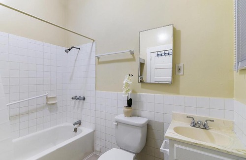 Los Angeles Hostel | Pads on Pasadena Ave