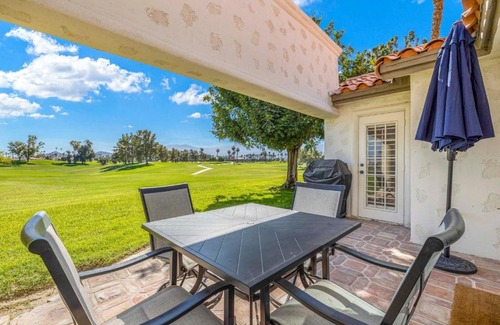 Palm Desert Apartment | Palm Desert Country Club Condo with Mtn Views!
