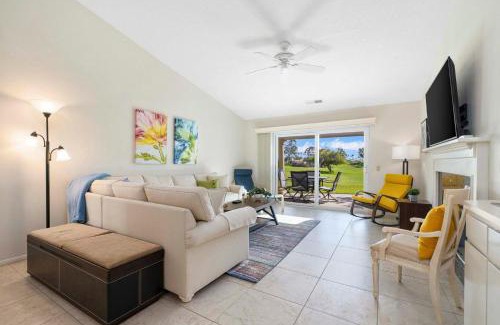 Palm Desert Apartment | Palm Desert Country Club Condo with Mtn Views!