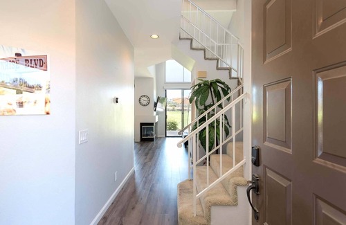 Palm Desert Condo | Palm Desert Retreat w/Fantastic View of Golf Course, Lakes and Mountains - 3 Bed