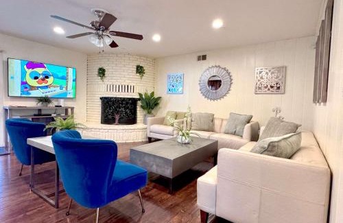 Southwest Anaheim House | Palm Villa Disneyland Pool 4 Bedroom 3 Bath HotTub