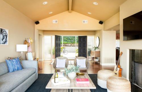 Hidden Valley House | Parasol by AvantStay Hilltop Ocean View Escape w Large Patio Shuffleboard
