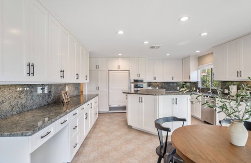 Encino House | Parklane Villa! Views! One level 4bdr-Pool!