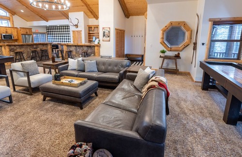 Evergreen Estates House | Perfect Family Getaway Destination Year Round. Sleeps 16!
