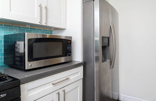 Oakland House | perfect getaway. sf view. free parking on site