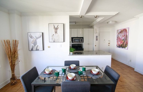 Miracle Mile Apartment | Perfect Location, Peaceful Vibes
