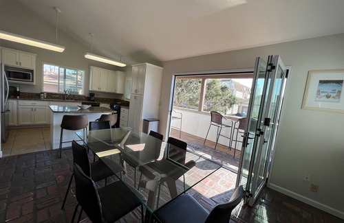 South Mission Beach Condo | ☀️PERFECT LOCATION, SPACIOUS and affordable! SOUTH MISSION BEACH Steps to Ocean!