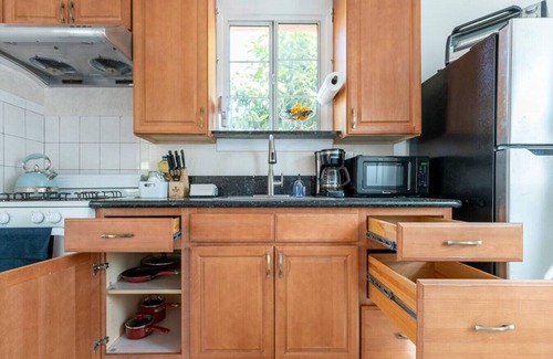 Monterey Park House | Pet-Friendly Oasis near LA's Heart: Newly Remodeled, with King Bed, Gated Parking, and Lightning-Fast Internet - Pure Luxury!
