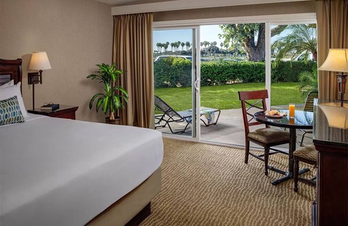 Central Mission Beach Hostel | Pet-Friendly Resort King Room l Bahia Resort l Free Parking!