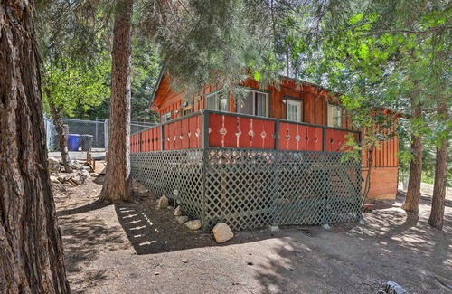 Running Springs Cabin | Pet-Friendly Running Springs Cabin w/ Deck!