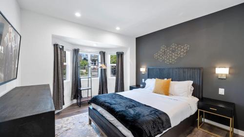 Hollywood Hotel | Pink Revival Historic Remodeled Bungalows Heart of Hollywood