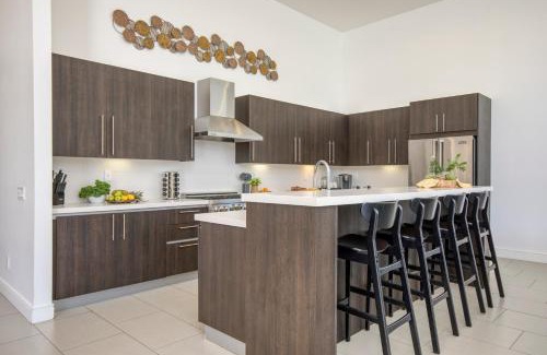 La Quinta House | Polo Villa 1 by AvantStay Features Expansive Pool, Spa & Outdoor Firepit 260-322 5 Bedrooms