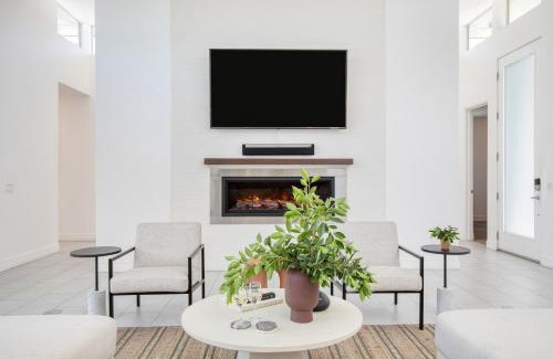 La Quinta House | Polo Villa 3 by AvantStay Backyard Retreat w Pool, Spa & Firepit 260-328 6 bedrooms