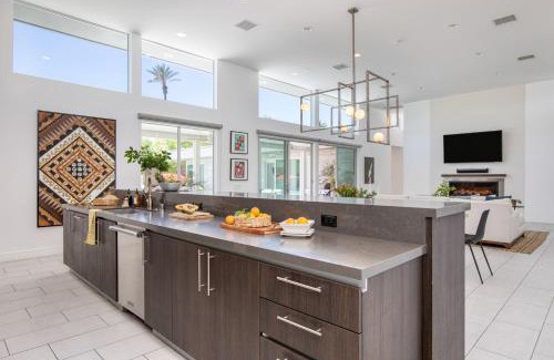 La Quinta House | Polo Villa 3 by AvantStay Backyard Retreat w Pool, Spa & Firepit 260-328 6 bedrooms