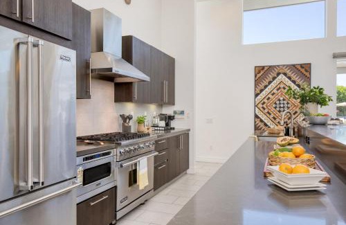 La Quinta House | Polo Villa 3 by AvantStay Backyard Retreat w Pool, Spa & Firepit 260-328 6 bedrooms