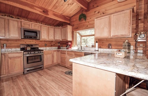 Winter Park Cabin | Ponderosa: Close to Bear Mtn & Snow Summit! Pet Friendly! Game Room! BBQ! WiFi!