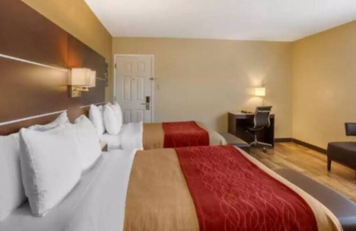 Roseville - Fleet Ridge House | Pool View 2 Queen Beds, Deluxe Room 2