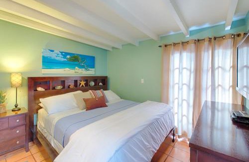 Beach Barber Tract House | Poolside Paradise