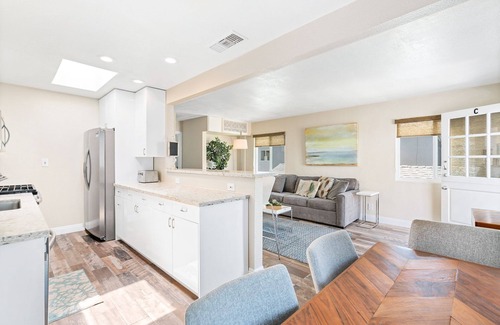 Balboa Peninsula House | Popular Newport Dream Vacation Home | Rear Upstairs Unit w/AC! | Flanked by Ocean & Harbor