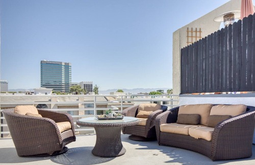 Sherman Oaks Apartment | Premium Sherman Oaks 1BR near Ventura Blvd shops, TJ + WF, by Blueground