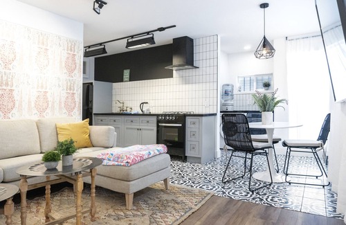 Pico - Robertson House | Prime Beverly Hills Luxury Unit