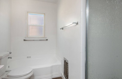Carthay Circle Apartment | Prime Location and Luxury Living w/ Hot Tub