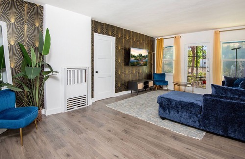 Carthay Circle Apartment | Prime Location and Luxury Living w/ Hot Tub