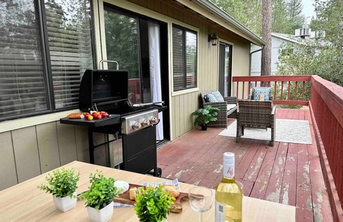 Oakhurst House | Prime Location Yosemite Expedition by Casa Oso