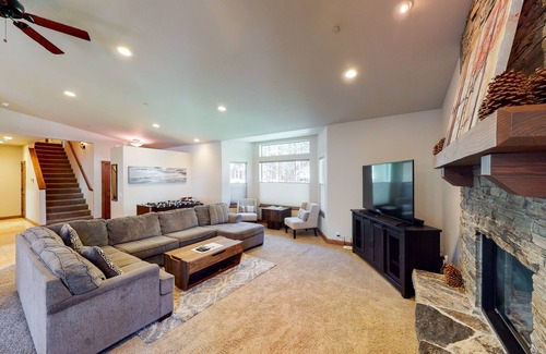 Bijou Park Acres House | Private Hot Tub & Heated Floors | Bocce Ball + Foosball | Near Beach & Slopes