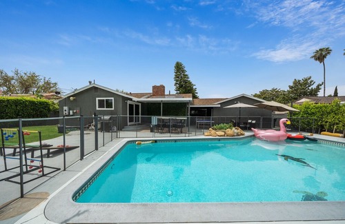 Anaheim Colony Historic District House | Private Pool Home- Near Disney - Fun Home