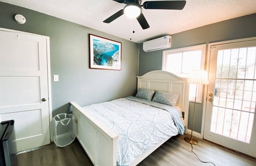East Los Angeles Resort | Private room ∙ 2 guests