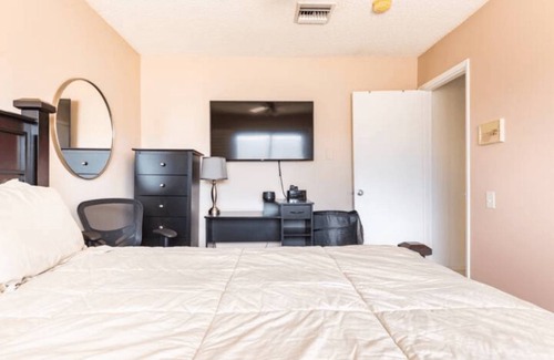 Los Angeles Resort | Private room ∙ 1 guest