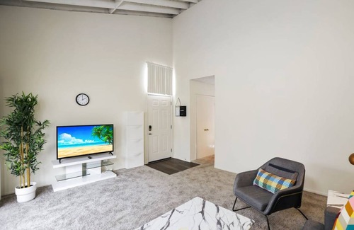 Costa Mesa Resort | Private room ∙ 1 bedroom ∙ 1 guest