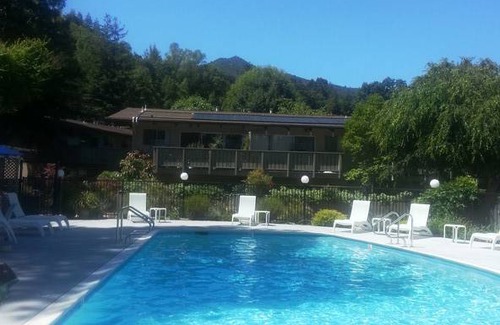 Larkspur Resort | Private room ∙ 1 guest